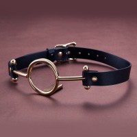 bâillon anneau dorée en silicone Noir | Kink BDSM
