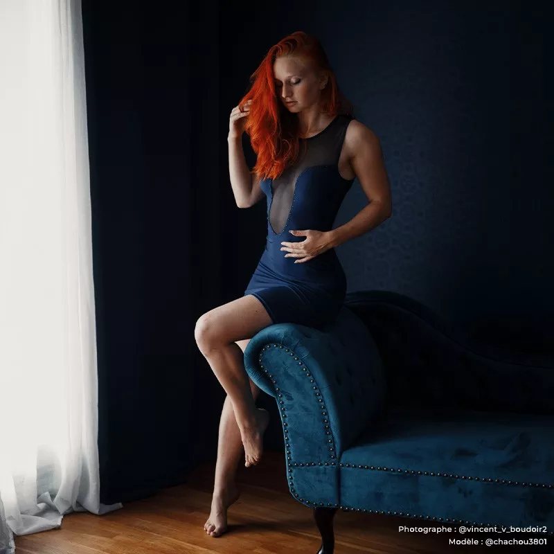 Robe Sexy Bleue Plongeante - Décolleté Audacieux - OutX
